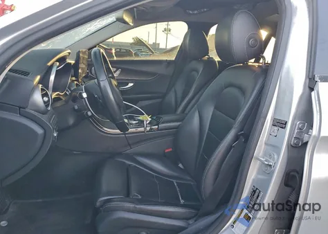 2015 Mercedes-Benz C 300 z USA, uszkodzony, nr VIN 55SWF4JB8FU064568